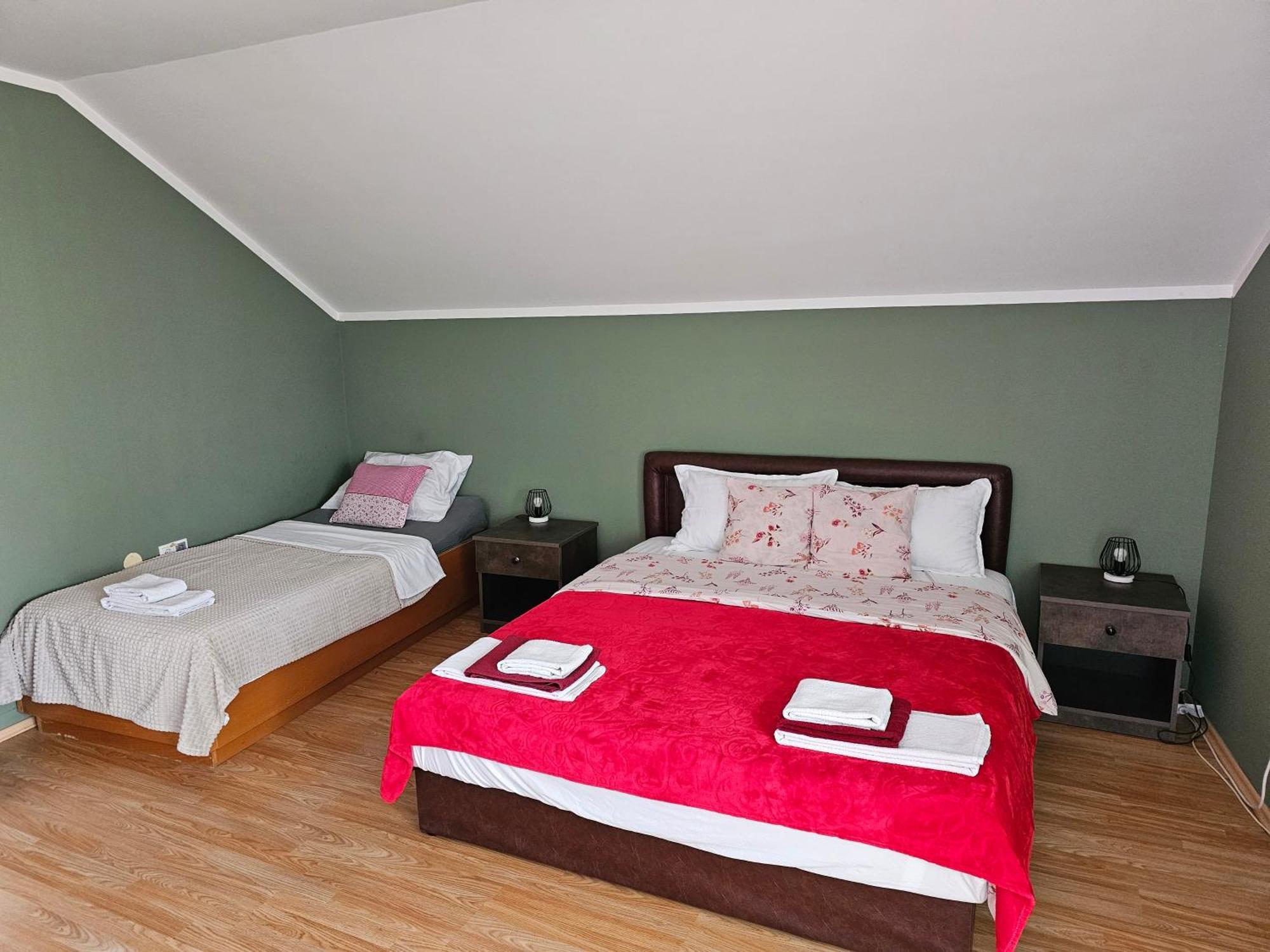 Apartmani Royal Residence ゴルバッツ エクステリア 写真