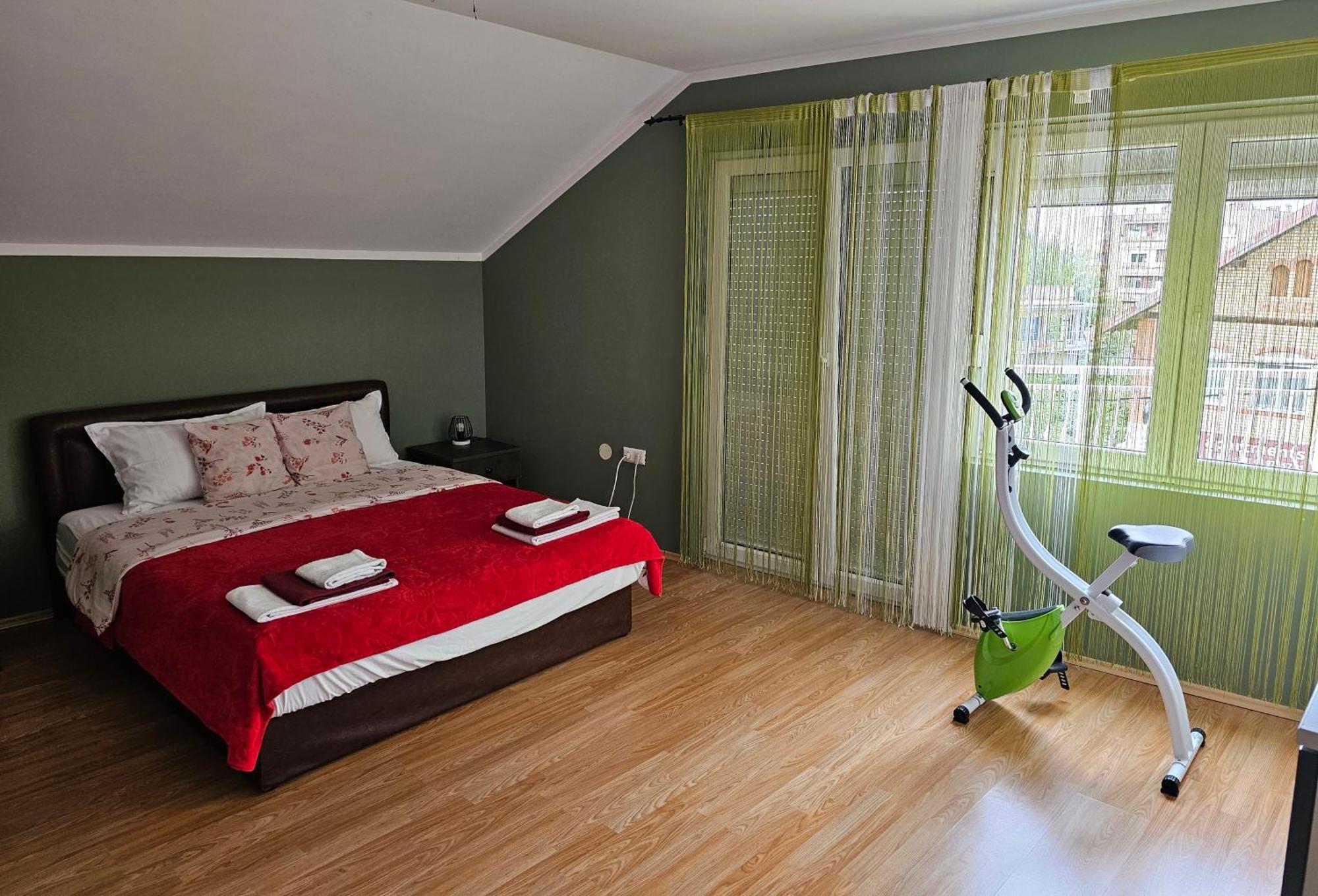 Apartmani Royal Residence ゴルバッツ エクステリア 写真