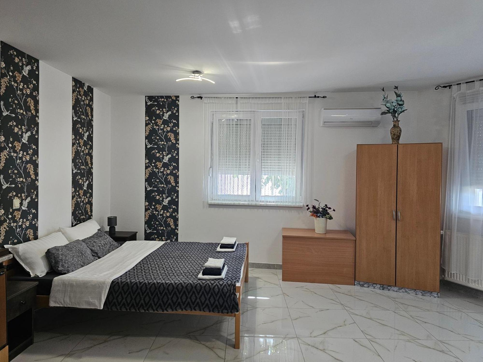 Apartmani Royal Residence ゴルバッツ エクステリア 写真