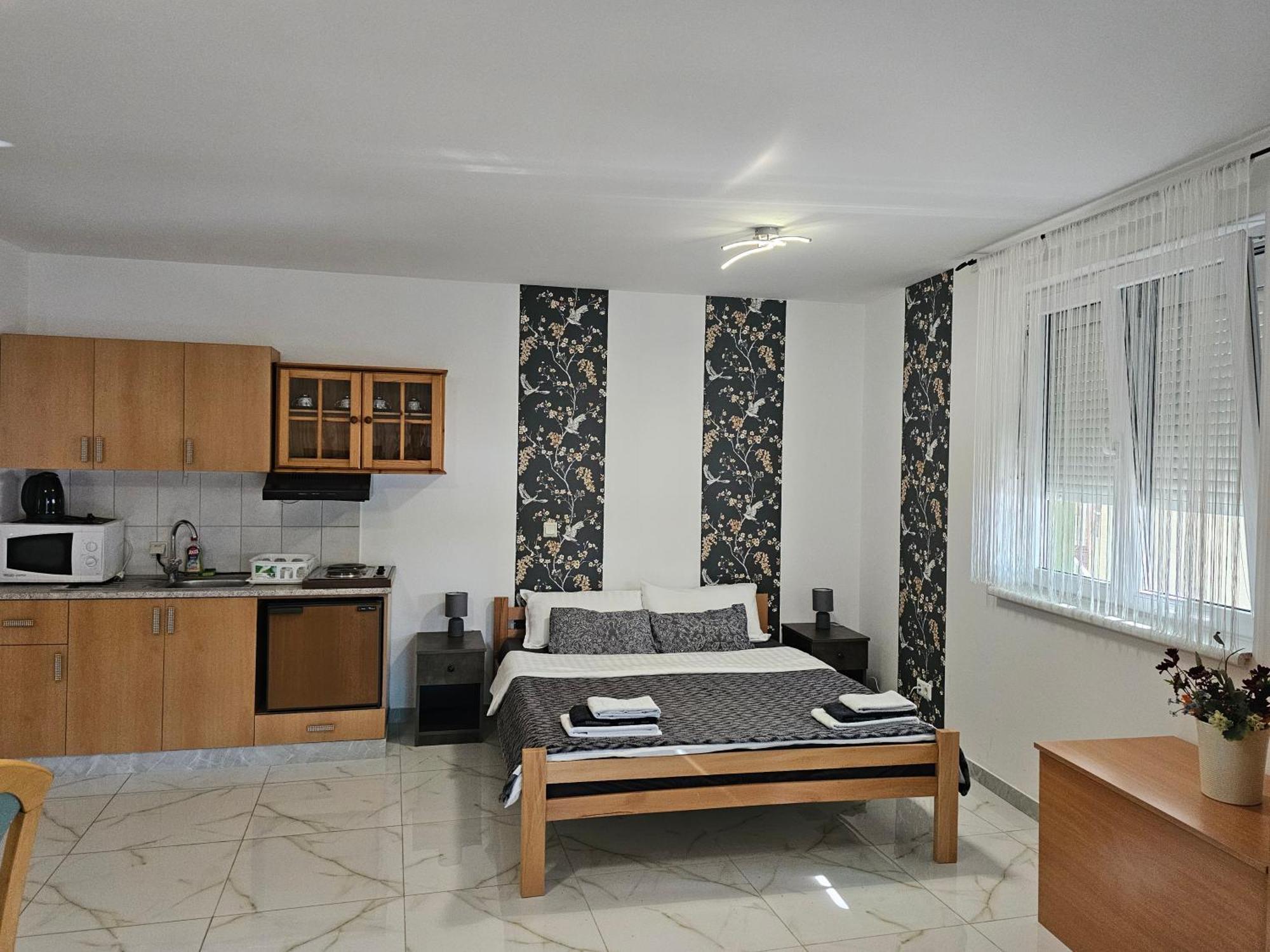 Apartmani Royal Residence ゴルバッツ エクステリア 写真